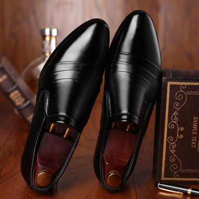 China A043 Men's Breathable Casual Shoes Dress Brogue Spring Ankle Boots Vintage Classic Male Shoes Leather Sneakers 2021 Mens Casual Shoes for sale