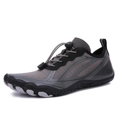 China Light Weight Quick Dry Five Fingers Water Beach Shoes Men Walking Style Training Shoes for sale