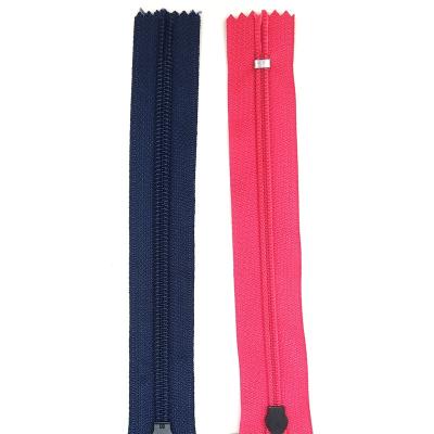 China Branded  Pull  Long Chain Zipper Sale Zip Roll Wholesales Nylon Zipper Open-End for sale