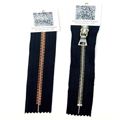 Chine All kinds of fancy magnetic metal zipper long chain for hand bags scrunchies zipper à vendre