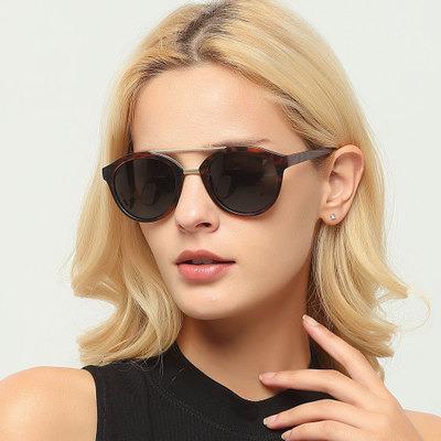 China Cat Eye Fashion Oversized Sunglasses Eyewear PC+Metal Flat Glass Mirror Women Sun Glass Eye Protection Decoration w606 for sale