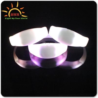 China Cool Hot Selling Remote Control Wristband With Distance Control Function Adjustable Silicone Wristbands for sale