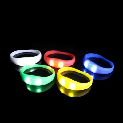 China Flash 2018 New Products Silicone Custom Programmable Remote Control Flashing Lead Bracelet for sale