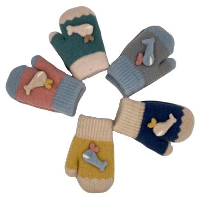 China Custom Wholesale Cartoon Pattern Colorful Warm Hand Gloves Children's Preservation for sale