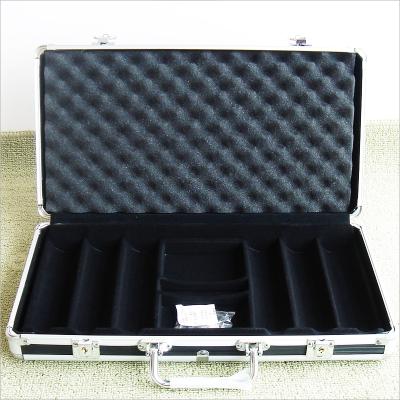 China Casino Gambling 300pcs Poker Chips Wholesale Aluminum Case For Poker Chips Set And 2 Decks Of Poker Cards for sale