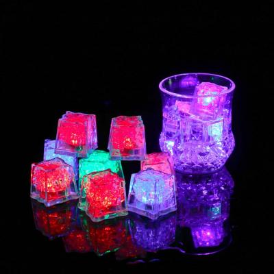 China 2.7cm LED Light Transient Ice Cubes Bulk Led Acrylic Fake Ice Cube For Bar Club Party Wine Wedding Drinking Decoration for sale