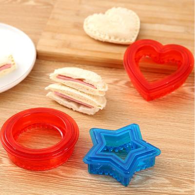 China Sustainable Food Grade PP Star Triangle Sandwich Colorful Round Square Cutter Set For Kids for sale