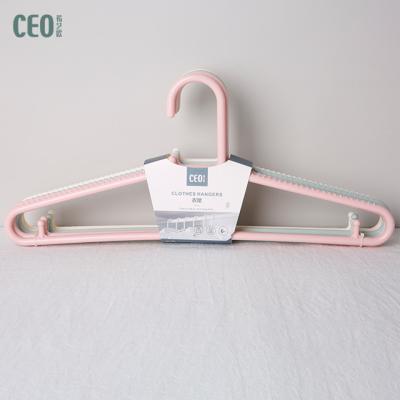 China Modern wholesale recycled plastic hangers for clothes with high quality in Canton for sale