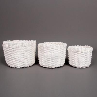 China Sustainable Cotton Rope Round Storage Basket Decorative Woven Storage Bin With Knot Handle for sale