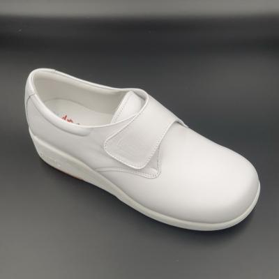 China MIT ABSORBENT Soft Leather Anti Slip Mule Nurse Medical Shoes for sale