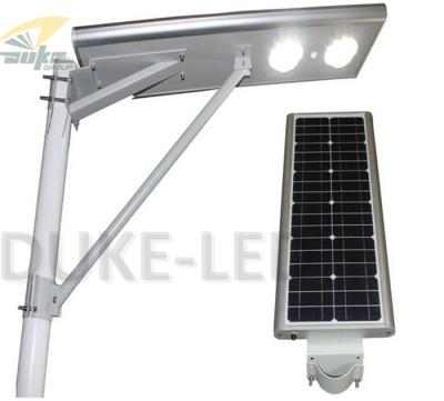 중국 130LM/W 4m - 8m IP65 유일한 태양 강화된 가로등 90w Sunpower 50 와트 옥수수 속 LED 근원 판매용