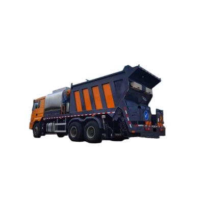 China Sinotruk HOWO 6x4 Asphalt Bitumen Synchronous Chip Sealer Truck For Road Maintenance for sale