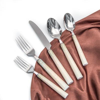 China Viable Wholesale Bulk Elegant Marble Plastic Handle Color Color Spoon Knife and Fork Cutlery Set 5 Pieces for sale