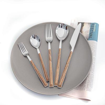 China Sustainable Hot Selling Wooden Handle Stainless Steel Dinnerware Set Party Dinnerware Set for sale