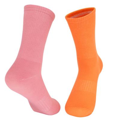 China Breathable Pure Color Best Selling Breathable Sports Running Socks Fashion All-match Basketball Socks for sale