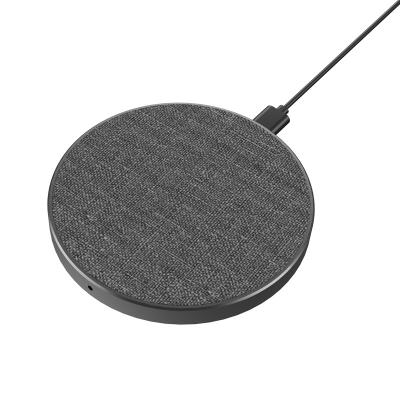 China New Technology Mobile Phone Universal Wireless Charging Pad, Qi Wireless Desktop Charger For Mobile Phone for sale