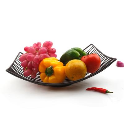 China Sustainable Creative Metal Wire Fruit Storage Basket For Vegetables, Bread, Snacks, Potpourri for sale