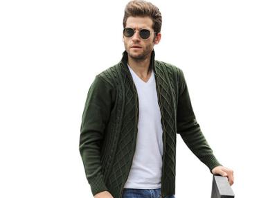 China Chaquetas de punto llenas hechas punto cable largo grueso del verde caqui de la cremallera del telar jacquar para hombre en venta