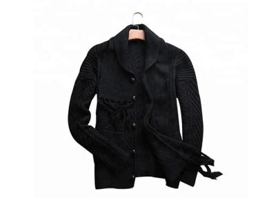 China Suéter de punto para hombre del botón de acrílico negro, chaqueta de punto del invierno con la bufanda hecha punto en venta