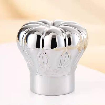 Китай Custom Design Luxury Zamac Perfume Bottle Cap Manufacturer Zinc Alloy Crown Cap продается