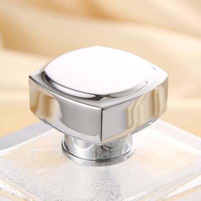 Cina Custom Logo Perfume Bottle Cap Gold Silver Plating Wine Cap Luxury Zinc Alloy Metal Magnetic Spray Bottle in vendita