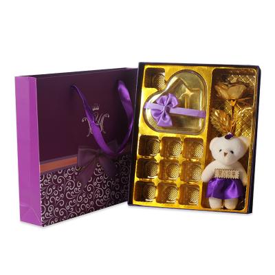 China High Quality Custom Chocolate Window Candy Boxes gift box with ribbon closure en venta