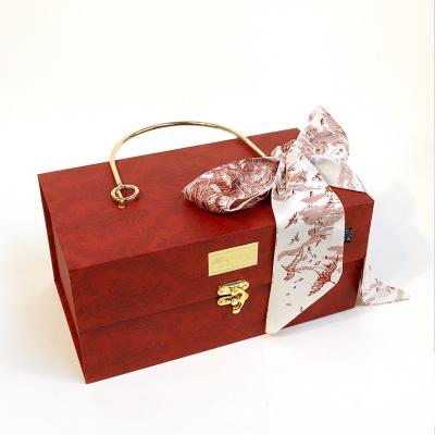 China Custom Logo Luxury Gift Packaging Box Christmas With Handle And Ribbon For Women Ladies zu verkaufen