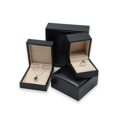 China Leather Jewelry Packaging Box Personalized Recycled Materials Matt Lamination zu verkaufen