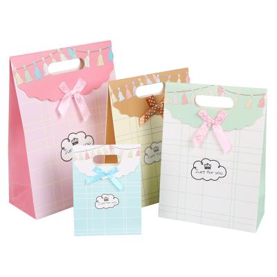 China Shopping Paper Recycling Bag Embossing Recycled Materials Packing Items zu verkaufen