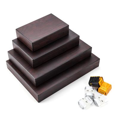 中国 Noble And Elegant Wooden Packaging Box High- Glossy Piano Lacquer Perfume Custom Gift Box With Hinges 販売のため