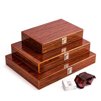 China Custom Empty Wooden Packaging Box Creative Gift Mdf Frame Perfume Tea Box In Bulk en venta