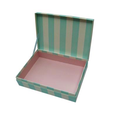 China Recyclable Customized Cardboard Hinged Rigid Lid Shoulder Gift Box for sale