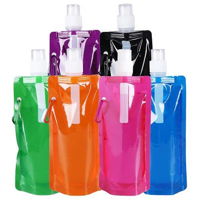 China Recyclable Eco Friendly Foldable Plastic Drinking Collapsible 480ml Travel Water Bag with Carabiner for sale