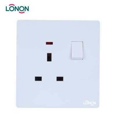 China Residential / General Purpose Electric LONON PC+Metal Wall Outlet UK White Color for sale