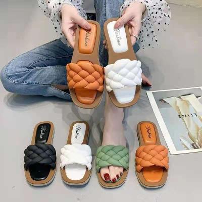 China Cushioning Woven Fashion Flat Slipper Women New Small Cool Outdoor Summer Style Wear Beach 2022 Slippers Designer Slippers for sale