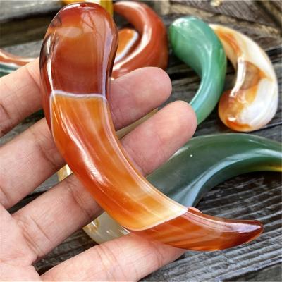 China Wholesale Europe Agate Palm Stone, Agate Stone Palm Toy, Natural Polished Agate Chili Pendant Ornament for sale