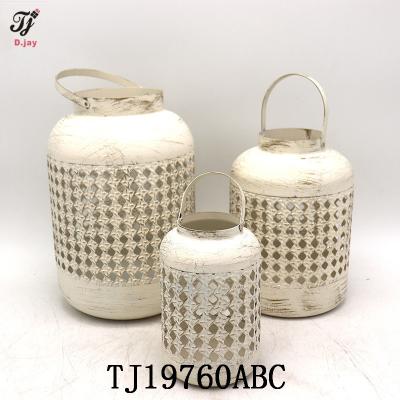 China Gray Metal Classic Outdoor Antique Candle Lanterns Home Decorative Lantern Holder for sale