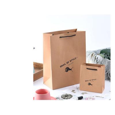 China High Quality Luxury Gift Envelope Boutique White Paper Gift Bag Shopping Bag With Closure for sale