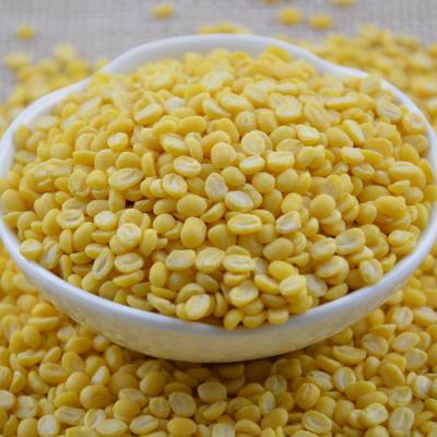 China Medium green dry split and Huskless mung bean small and large green phaseolus Radiatus mung bean for sale