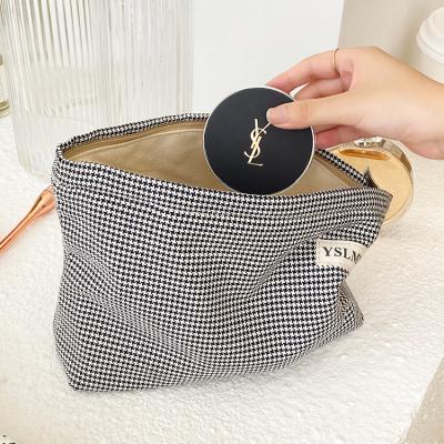 China Custom Lightweight Jacquard Lightweight Casual Flat Portable Cute Makeup Travel Large Capacity Cosmetic Bag For Women for sale