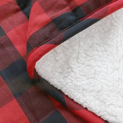 China Newcomers Buffalo Plaid Sherp Plush Lightweight Comfortable Soft Microfiber Reversible Sofa Folded Red Fleece Blanket for sale