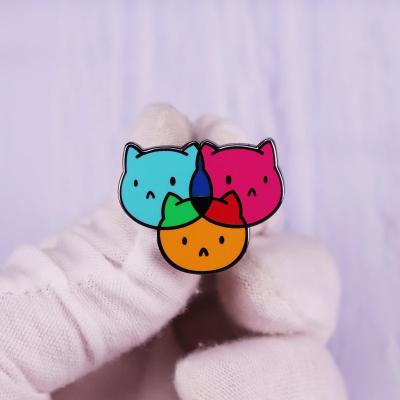 China Colorful Funny Novelty Cat Enamel Pin Cute Brooch Europe Head Badge Fashion Jewelry Animal Accessory for sale