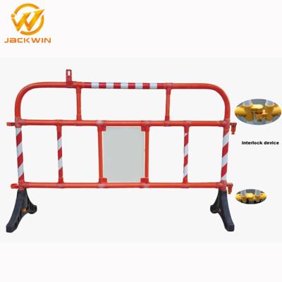 China 1500*1000Mm Road Plastic Traffic Barriers 360 Degree Swiveled Feet Interlock for sale