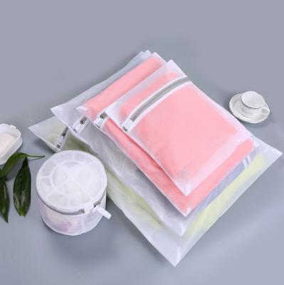 China Hot Selling Mesh Laundry Washing Bag With Polyester Cloth Polyester Fabric Bathroom Laundry Net Large Eco-friendly Home Zipper for sale