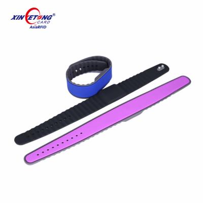 China Hot Sale Classic Miffare 1K 13.56mhz Tour Adjustable Wristband Waterproof/Waterproof Silicone Wristband for sale