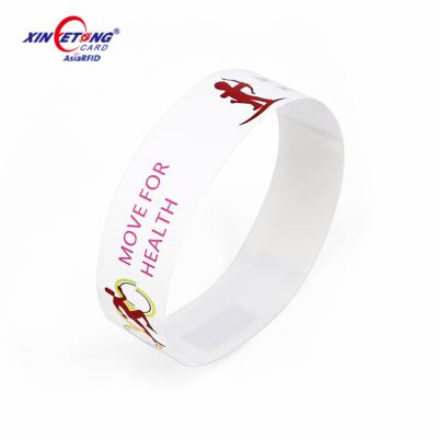 China Waterproof / waterproof custom event pp paper wristband with rfid chip for sale