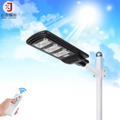 China Ip65 All In One 30W 90W 60W Waterproof Outdoor Solar Led Street Light Lamp for sale