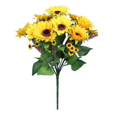 China Indoor Outdoor Silk Artificial Sunflower Bouquet Suitable For Wedding Banquet Home Decoration for sale