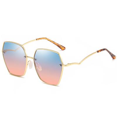 China Wholesale Fashion Sunglasses Fashionable Two Tone Gold Rim Gradient Women Big Frame Ladies Metal Female Stainless Steel Frame Sunglasses for sale