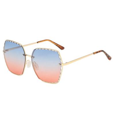 China Fashion Sunglasses 2021 Luxury Trendy Female Metal Polarized Sun Glasses Sun Glasses Shades Women Girls Ladies UV400 Private Label for sale